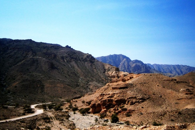Drive from Fins to Muscat through the mountains