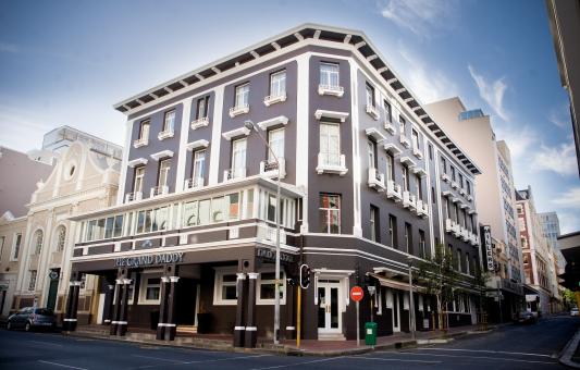 guide to long street-cape town-L'Apero, grand daddy hotel 6