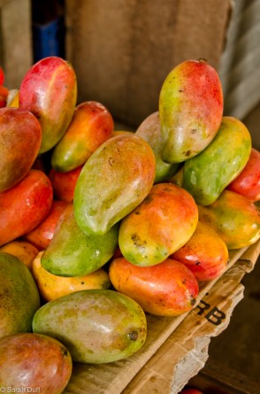 Mozambican mangoes in a market in Inhambane