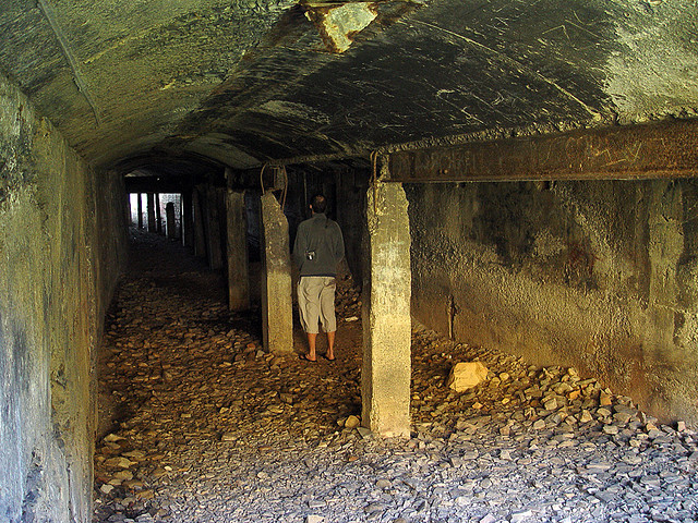 vredehoek-quarry-devils-peak-abandoned-wrecks-southern-africa- 8