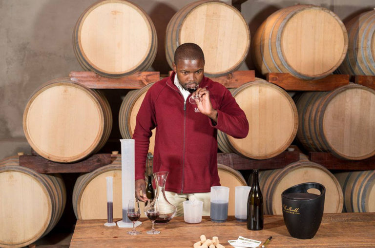 Leslie Sipambu, the manager of the Kalkveld Lounge, leads the blending experience at Zandvliet. Photo: Facebook.