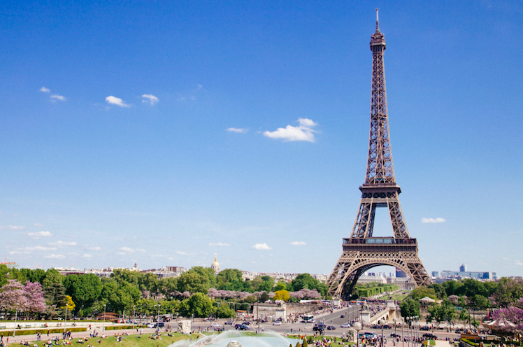 La France va mettre en place une écotaxe sur les billets d'avion
