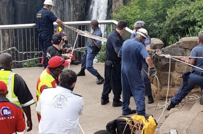 38-year-old man survives 40-meter fall from viewing platform at Howick Falls