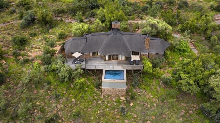 Mhondoro Safari Lodge & Villa goes off the grid