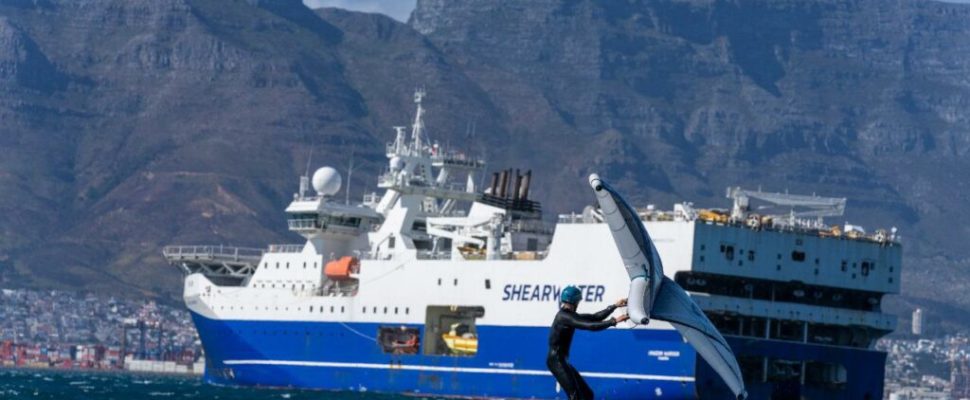 Shell's Amazon Warrior exploration vessel departs South Africa's shore