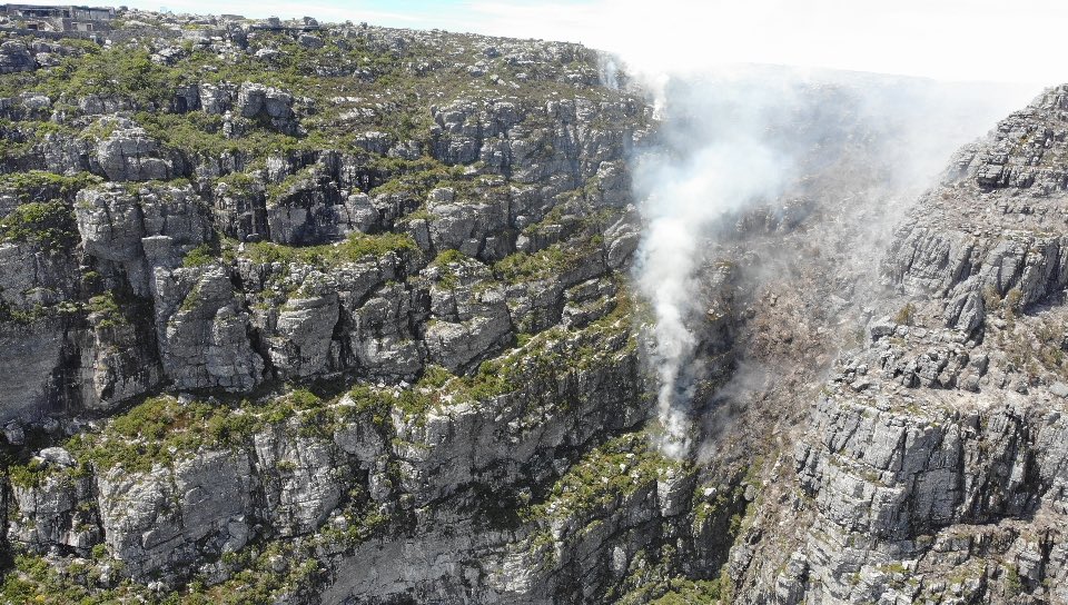 Hikers escorted down Table Mountain during fire