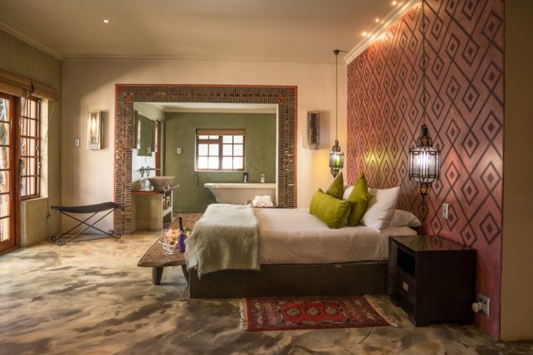 Spend a romantic 1-night stay at Singa Lodge in Gqeberha for R1699