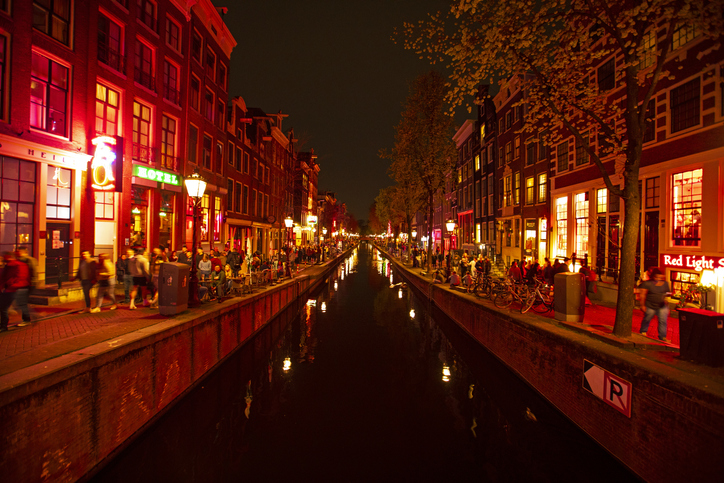 Amsterdam city council bans smoking cannabis in Red Light District