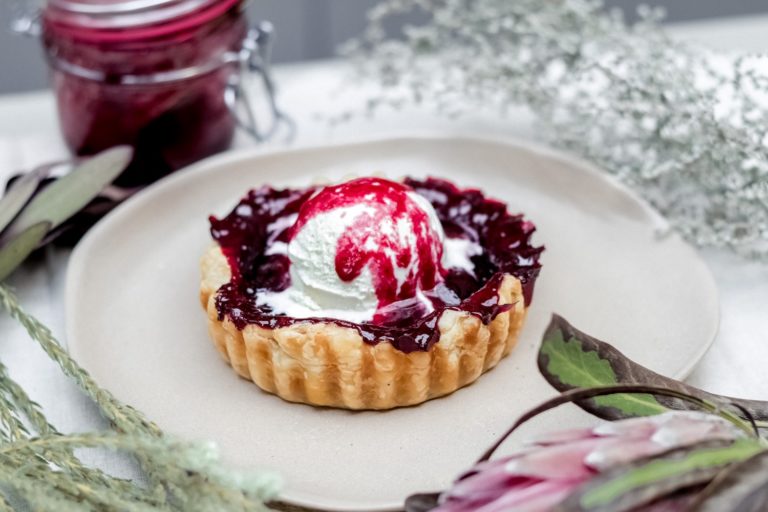 vanilla plum jam tart