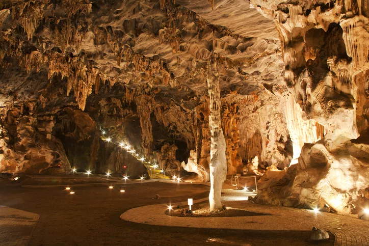 Cango Caves - Places to Visit in Oudtshoorn
