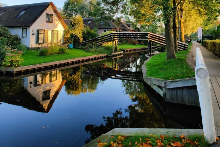 Giethoorn, the Canal Quest