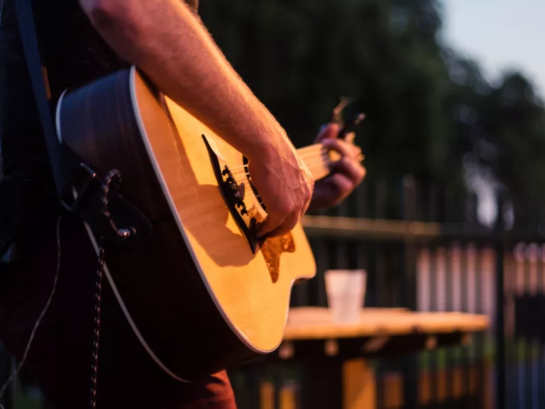 restaurants live music