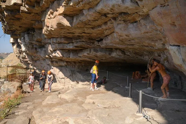 Kwaxolo Caves