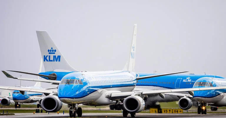 EU airlines slash flights, Lufthansa flight cuts, KLM Schiphol schedule changes, rising jet fuel prices Europe, Europe travel disruption, Lufthansa fleet changes, KLM return flights cancelled, jet fuel crisis travel, Middle East conflict aviation, European airline news, summer travel Europe, flight schedule changes, Getaway Magazine
